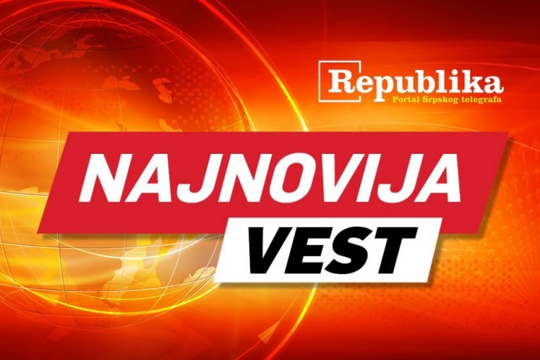 KATASTROFALNA SAOBRAĆAJKA U ULICI VOJVODE STEPE! Auto od siline udara završio na krovu