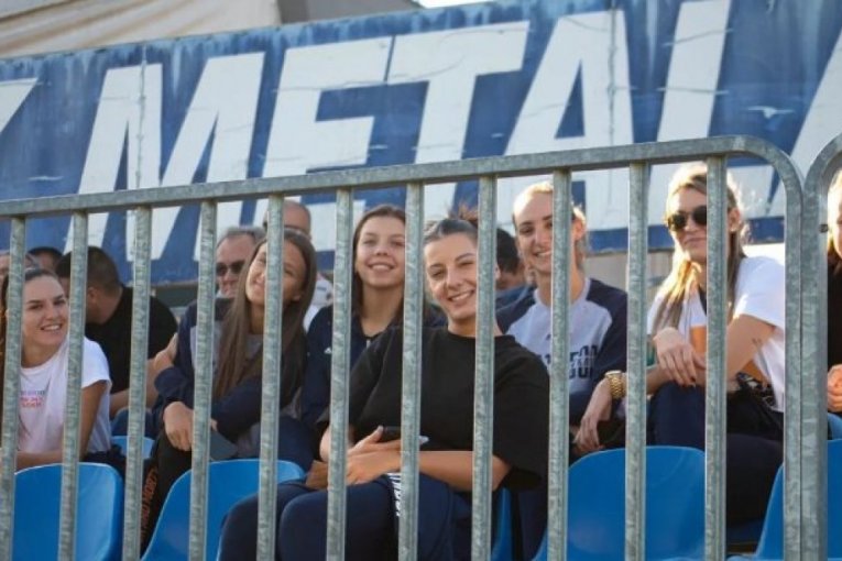 ŽENE VOLE FUDBALERE: Dame okupirale tribine gornjomilanovačkog stadiona