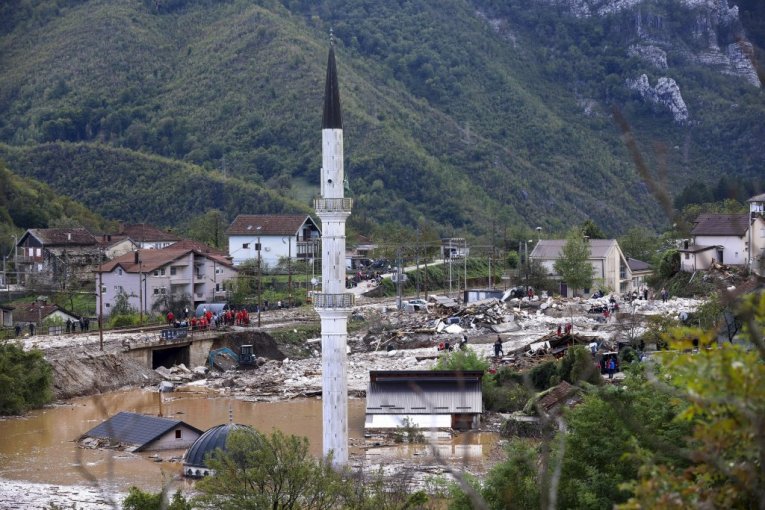 „U trenu smo ostali bez svega, sina sam jedva spasio“ (FOTO/VIDEO)