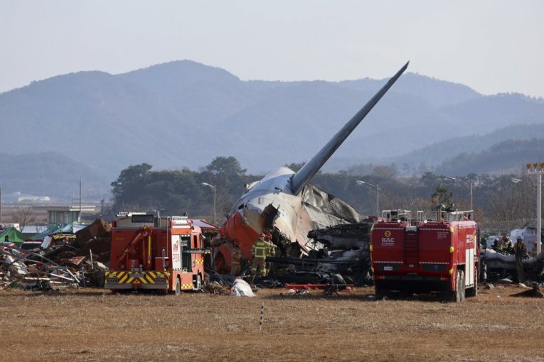 PUTNIK PRED SMRT OTKRIO UZROK NESREĆE! Jeziva tragedija na aerodromu, više od 120 mrtvih u padu aviona (VIDEO)