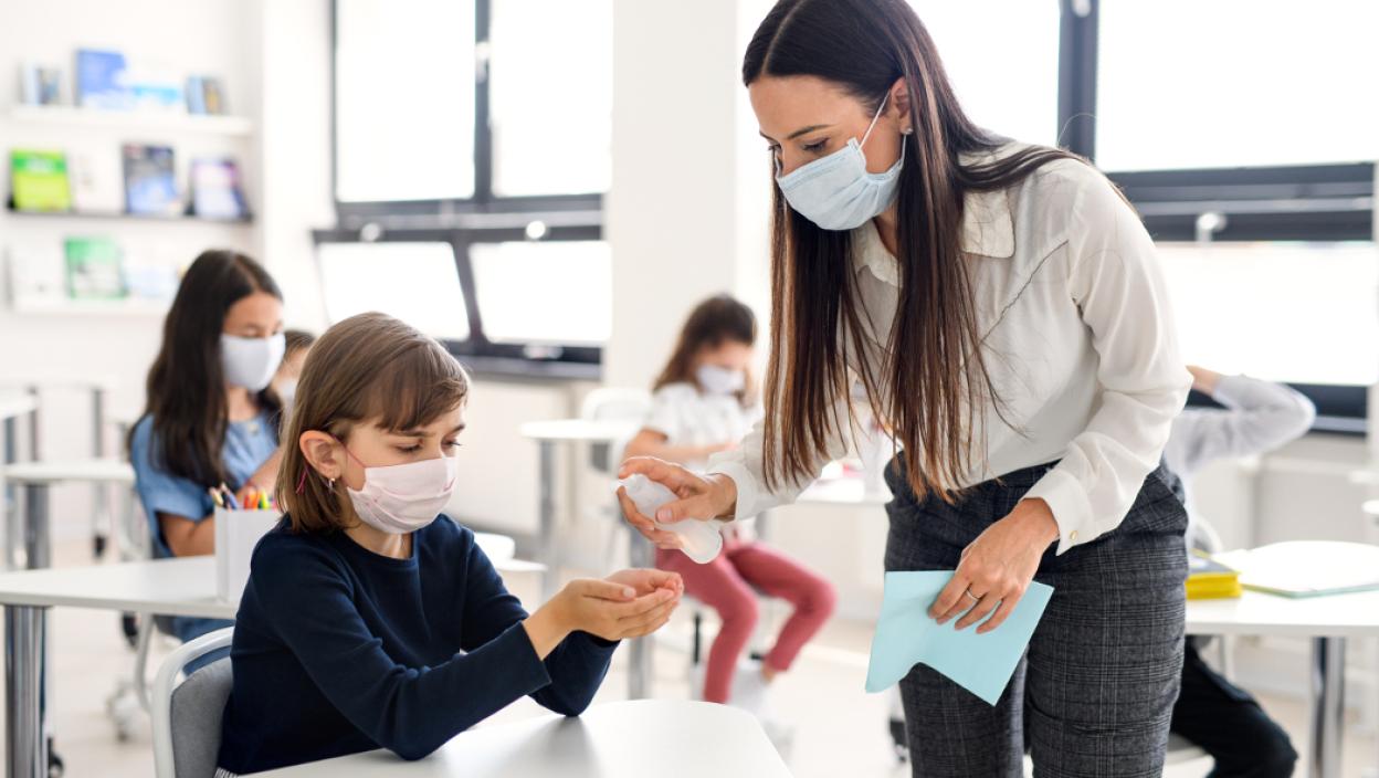 KOLIKO ĆE BITI PRODUŽEN JESENJI RASPUST ZA ŠKOLARCE: Korona virus uzima maha među decom, ovo je rešenje Kriznog štaba